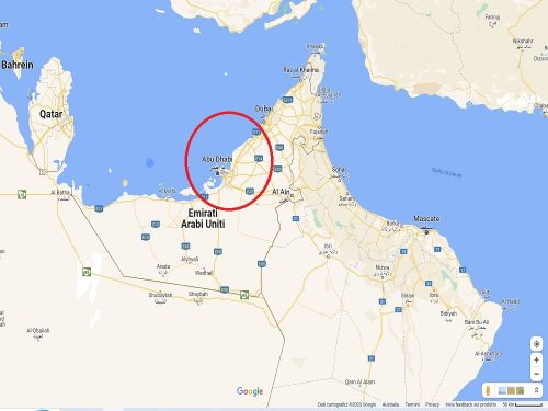 Abu Dabhi capitale degli Emirati Arabi Uniti sorge nel Golfo Persico su una serie di isolette collegate tra loro. Gli abitanti sono circa 1,5 milioni , ma solo il 20% emiratini