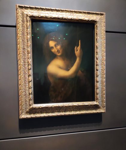 Il Salvator Mundi di Leonardo acquistato nel 2017 per oltre 400 milioni di dollari dal principe saudita Mohammed bin Salman si trova al Louvre di Abu Dabhi