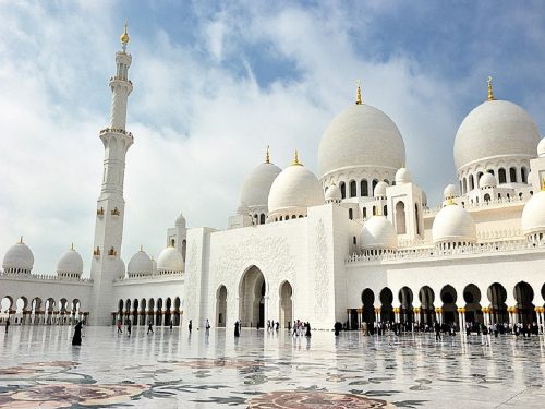 La Grande Moschea di Abu Dhabi è stata aperta nel 2009