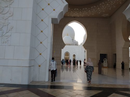 L'ingresso ricorda un po' quello del Taj Mahal indiano
