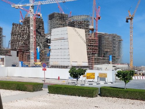 Gru e impalcature in ogni angolo