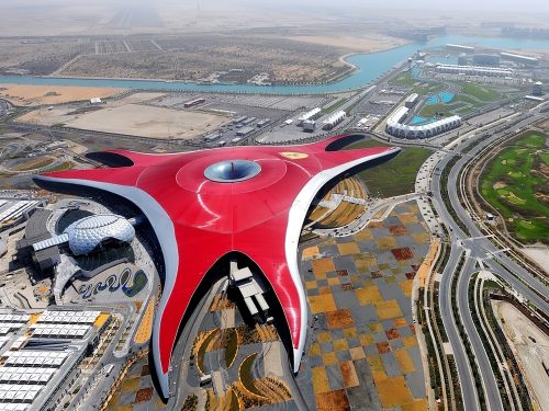 Altra simbolo di Abu Dabhi è il Ferrari World, qui si corre il Gran Premio F1
