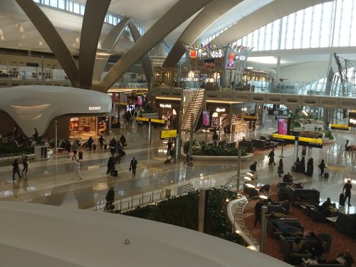 Il nuovo terminal A dell'aeroporto di Abu Dabhi, aperto al pubblico il 15 novembre 2023